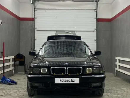 BMW 740 1996 года за 3 200 000 тг. в Атырау
