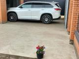 Toyota Highlander 2017 года за 18 500 000 тг. в Уральск