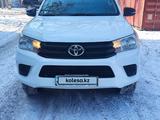 Toyota Hilux 2018 года за 14 000 000 тг. в Алматы – фото 2