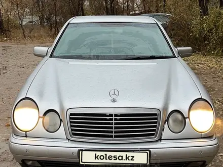 Mercedes-Benz E 200 1999 года за 2 300 000 тг. в Кокшетау