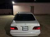 Mercedes-Benz E 320 2001 года за 6 000 000 тг. в Жанаозен – фото 3