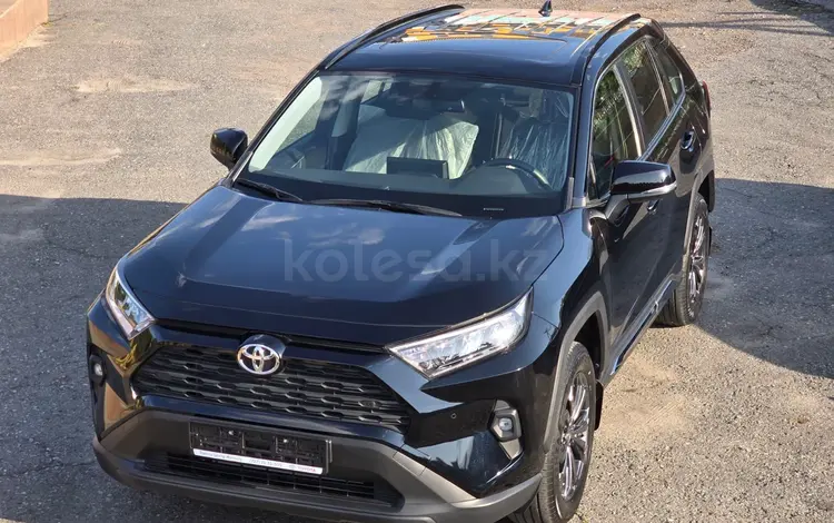 Toyota RAV4 2024 года за 21 990 000 тг. в Петропавловск