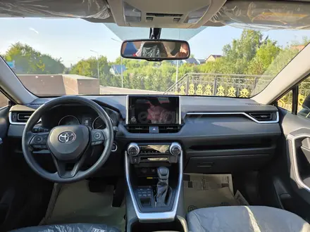Toyota RAV4 2024 года за 21 990 000 тг. в Петропавловск – фото 48