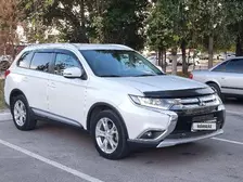 Mitsubishi Outlander, 2015