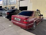 Mercedes-Benz C 180 1995 годаfor1 500 000 тг. в Караганда – фото 2