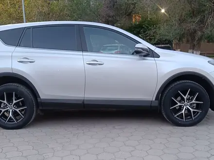 Toyota RAV4 2019 года за 11 900 000 тг. в Актобе – фото 6