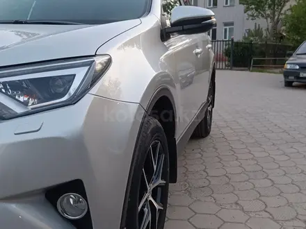 Toyota RAV4 2019 года за 11 900 000 тг. в Актобе – фото 9
