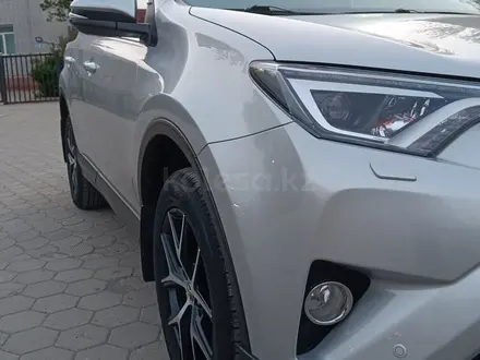 Toyota RAV4 2019 года за 11 900 000 тг. в Актобе – фото 10