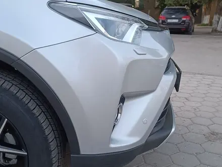Toyota RAV4 2019 года за 11 900 000 тг. в Актобе – фото 12