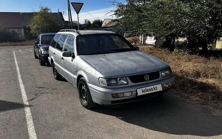 Volkswagen Passat 1995 годаfor2 500 000 тг. в Уральск