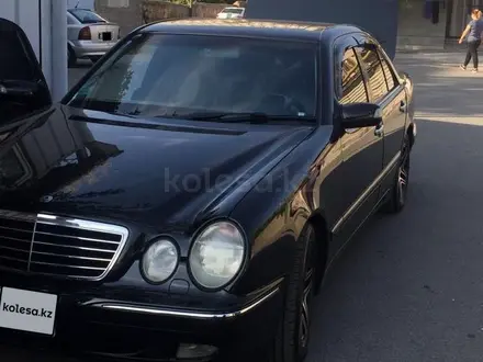 Mercedes-Benz E 320 2000 года за 5 500 000 тг. в Актау – фото 2