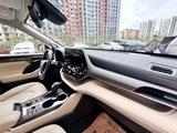 Toyota Highlander 2023 года за 24 000 000 тг. в Астана – фото 2