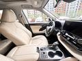 Toyota Highlander 2023 года за 24 000 000 тг. в Астана