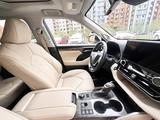 Toyota Highlander 2023 года за 24 000 000 тг. в Астана