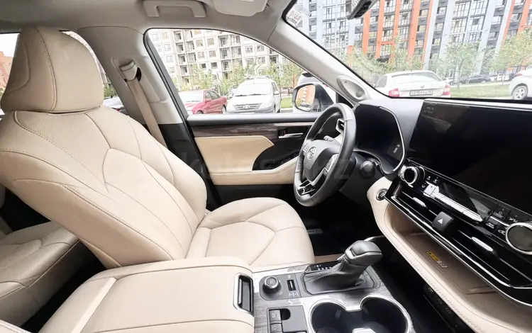 Toyota Highlander 2023 года за 24 000 000 тг. в Астана