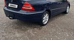 Mercedes-Benz C 240 2001 года за 2 700 000 тг. в Караганда – фото 2