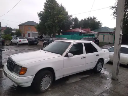 Mercedes-Benz E 230 1988 года за 1 600 000 тг. в Семей