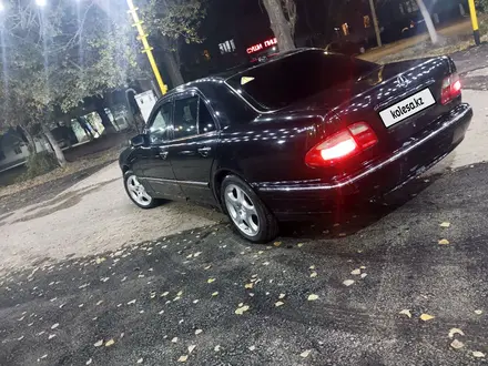 Mercedes-Benz E 320 2001 года за 3 900 000 тг. в Тараз – фото 5