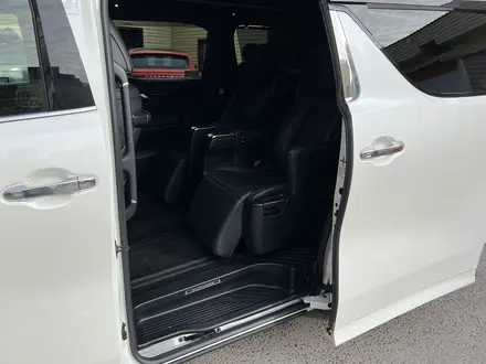 Toyota Alphard 2016 года за 20 000 000 тг. в Караганда – фото 25