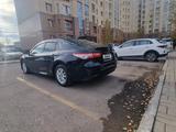 Toyota Camry 2018 года за 11 990 000 тг. в Астана – фото 2