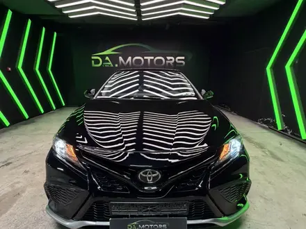 Toyota Camry 2023 года за 14 000 000 тг. в Астана