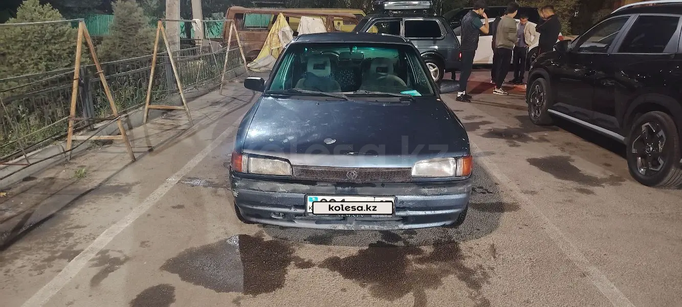 Mazda 323, 1990