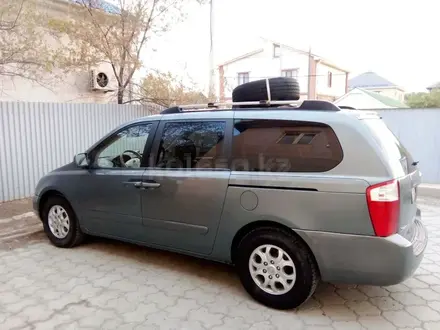 Kia Carnival 2007 года за 3 400 000 тг. в Атырау – фото 5