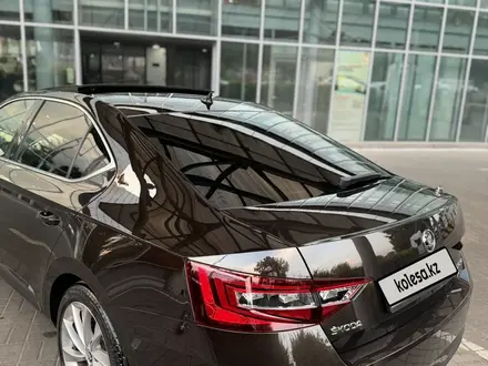 Skoda Superb 2019 года за 14 500 000 тг. в Алматы – фото 33