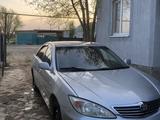 Toyota Camry 2004 года за 4 800 000 тг. в Актобе – фото 2