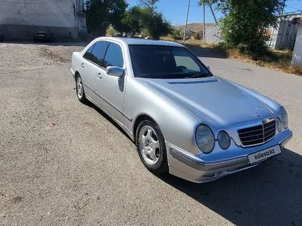 Mercedes-Benz E 320 2002 года за 5 000 000 тг. в Тараз – фото 2