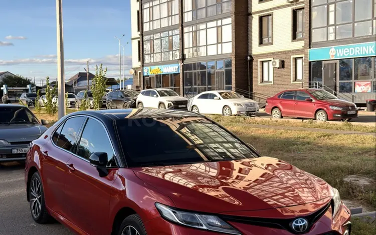 Toyota Camry 2022 года за 12 500 000 тг. в Уральск