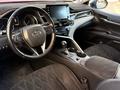 Toyota Camry 2022 года за 12 500 000 тг. в Уральск – фото 5
