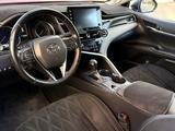 Toyota Camry 2022 годаүшін12 500 000 тг. в Уральск – фото 5