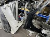 Переднее правое крыло Lexus за 30 000 тг. в Алматы