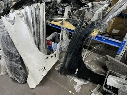 Переднее правое крыло Lexus за 30 000 тг. в Алматы