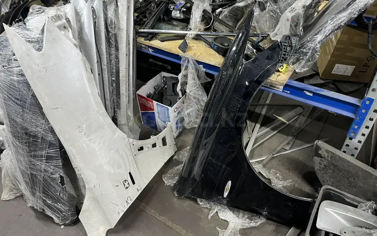 Переднее правое крыло Lexus за 30 000 тг. в Алматы