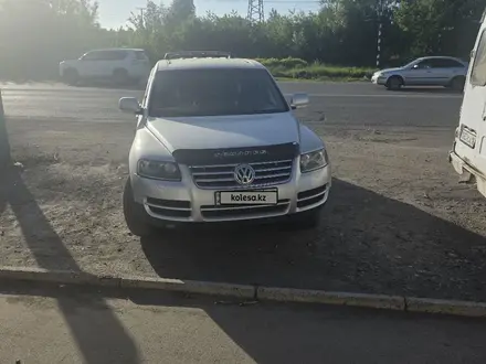 Volkswagen Touareg 2005 года за 4 800 000 тг. в Усть-Каменогорск – фото 2