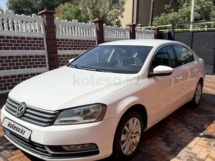 Volkswagen Passat 2014 года за 4 650 000 тг. в Алматы