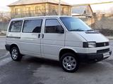 Volkswagen Caravelle 1995 года за 3 800 000 тг. в Алматы