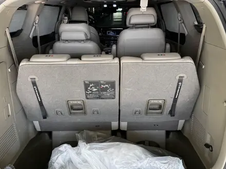 Kia Carnival 2016 года за 15 500 000 тг. в Алматы – фото 20