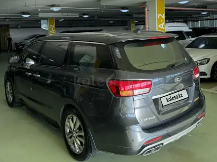 Kia Carnival 2016 года за 15 500 000 тг. в Алматы – фото 3