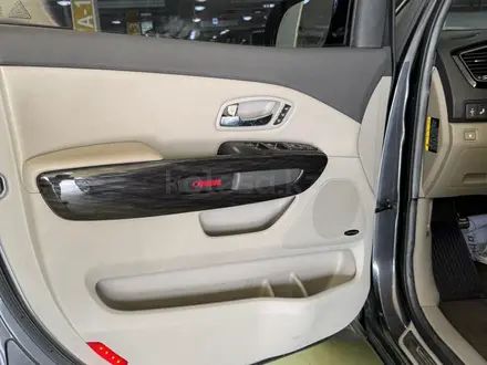 Kia Carnival 2016 года за 15 500 000 тг. в Алматы – фото 6