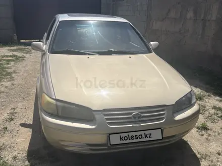 Toyota Camry 1998 года за 3 000 000 тг. в Тараз – фото 2