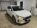 Hyundai Elantra 2019 годаfor8 400 000 тг. в Актобе – фото 3