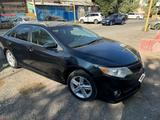 Toyota Camry 2012 года за 9 000 000 тг. в Атырау – фото 2