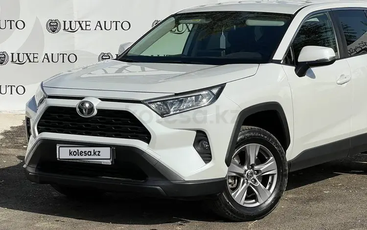 Toyota RAV4 2022 года за 15 790 000 тг. в Шымкент