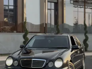 Mercedes-Benz E 320