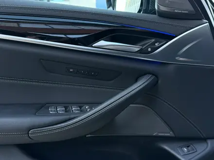 BMW 530 2022 года за 26 300 000 тг. в Астана – фото 13