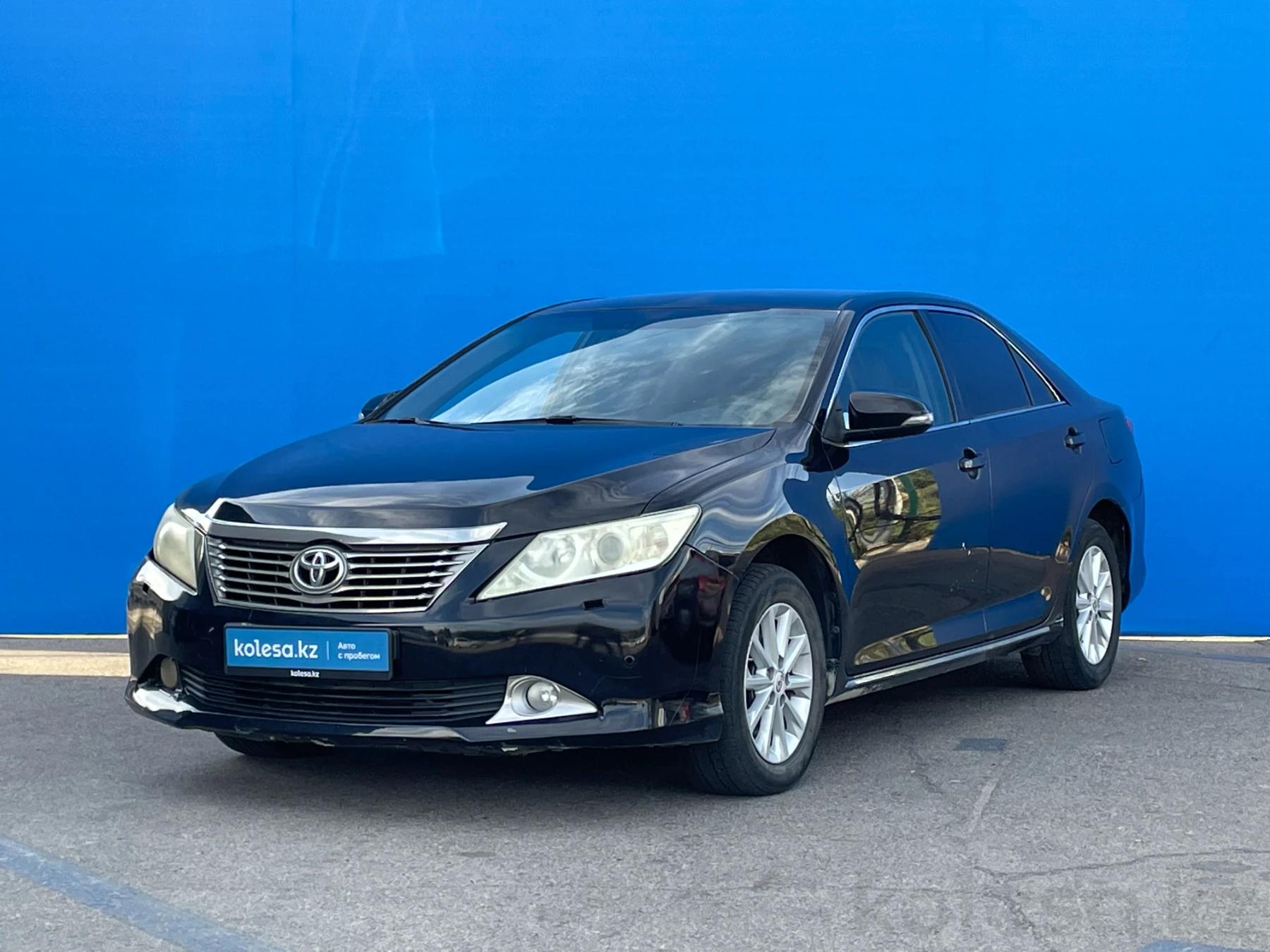 Toyota Camry 2011 г.