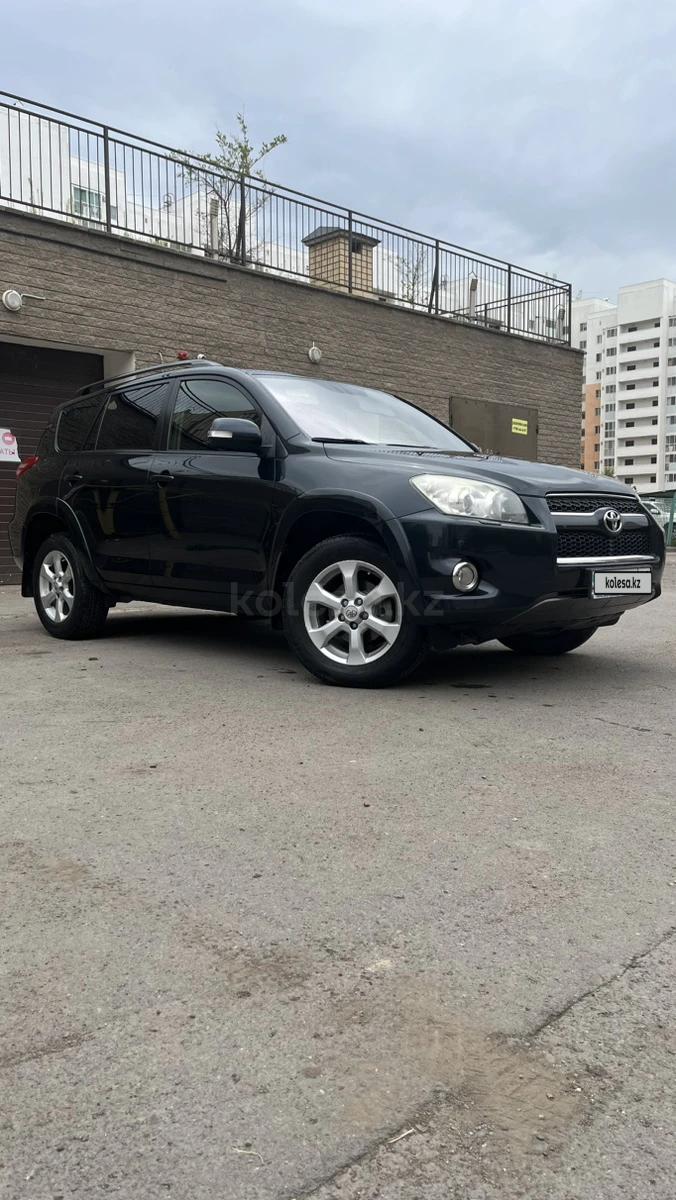 Toyota RAV4 2011 г.